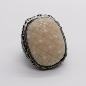 Elastic Ring w/Cream Quilted Faux Stone & Antique Silver Tone Floral Band